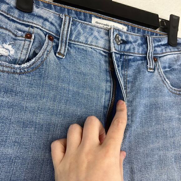 Abercrombie & Fitch Curve Love The Mom High Rise Light Wash Blue Denim Jeans 4R - Picture 4 of 9
